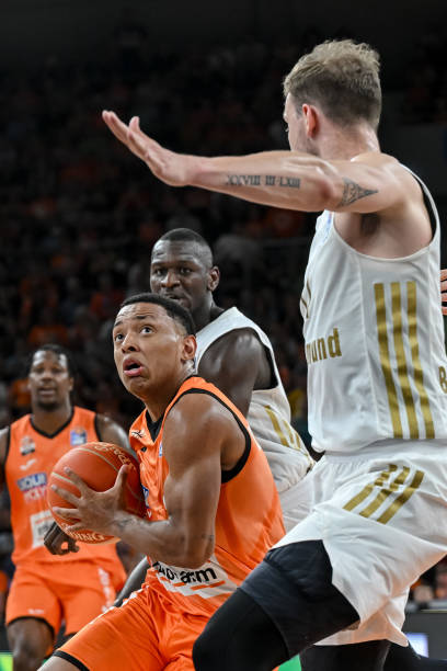 她的表现不 她的表现不